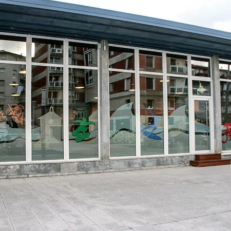 Mundaka Hostel & Sports Cafe Экстерьер фото