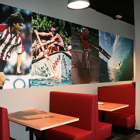 Mundaka Hostel & Sports Cafe Экстерьер фото