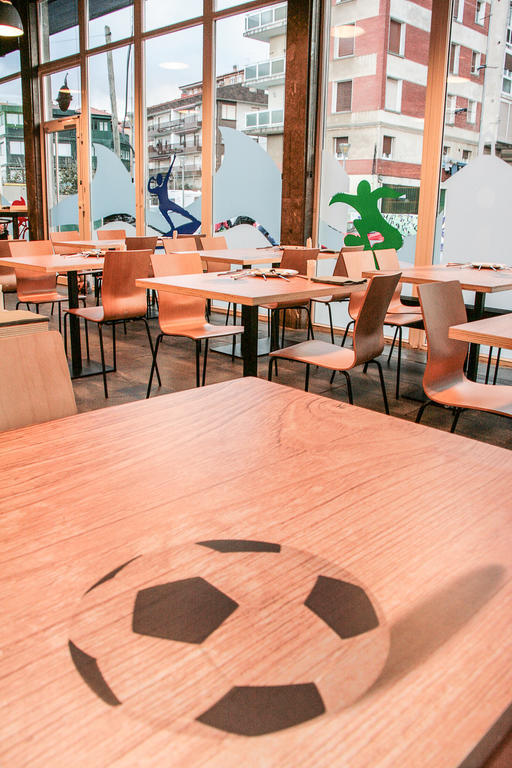 Mundaka Hostel & Sports Cafe Экстерьер фото