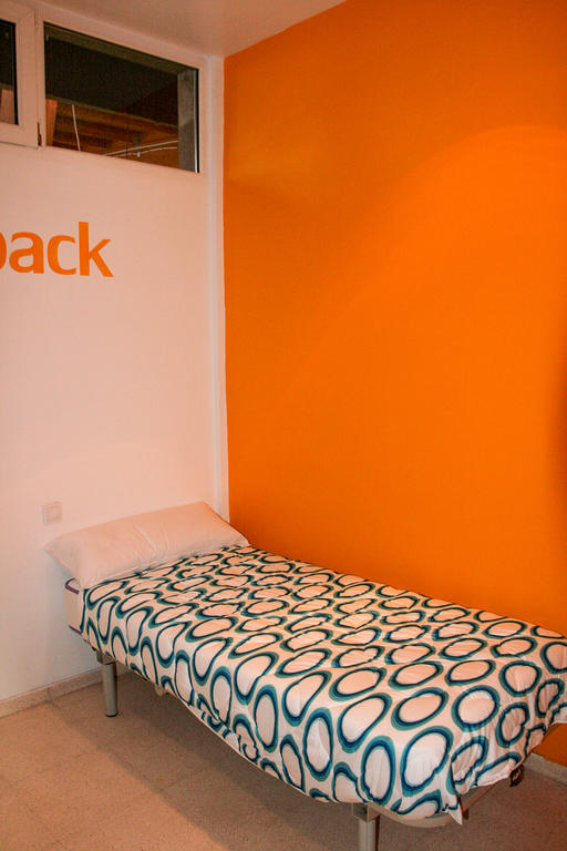 Mundaka Hostel & Sports Cafe Номер фото