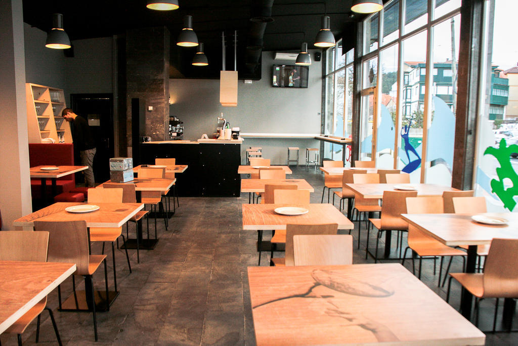 Mundaka Hostel & Sports Cafe Экстерьер фото