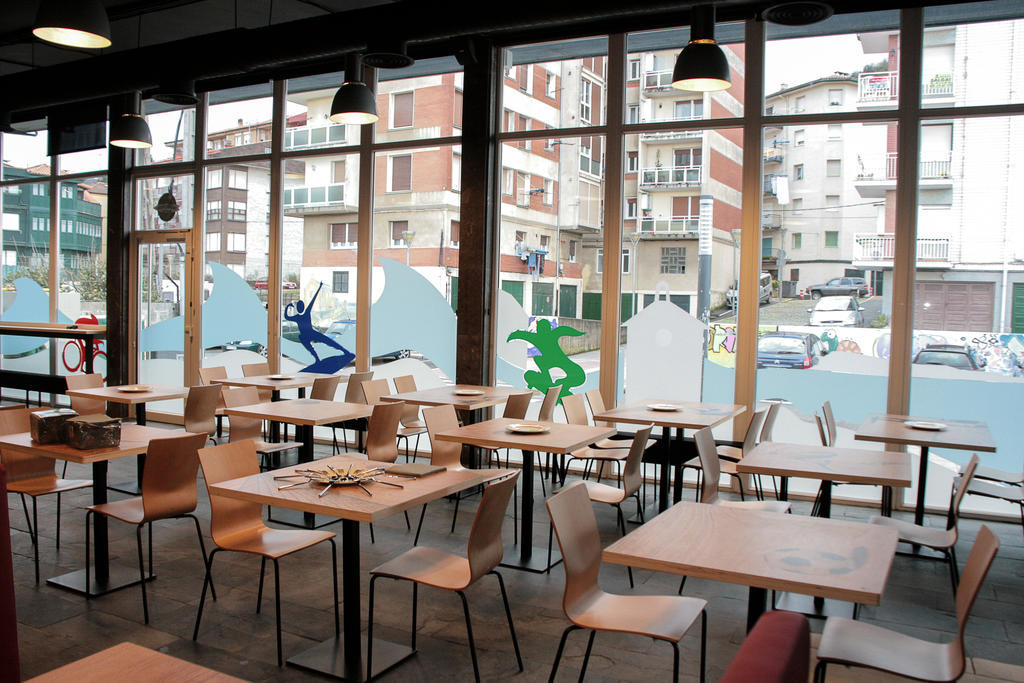 Mundaka Hostel & Sports Cafe Экстерьер фото